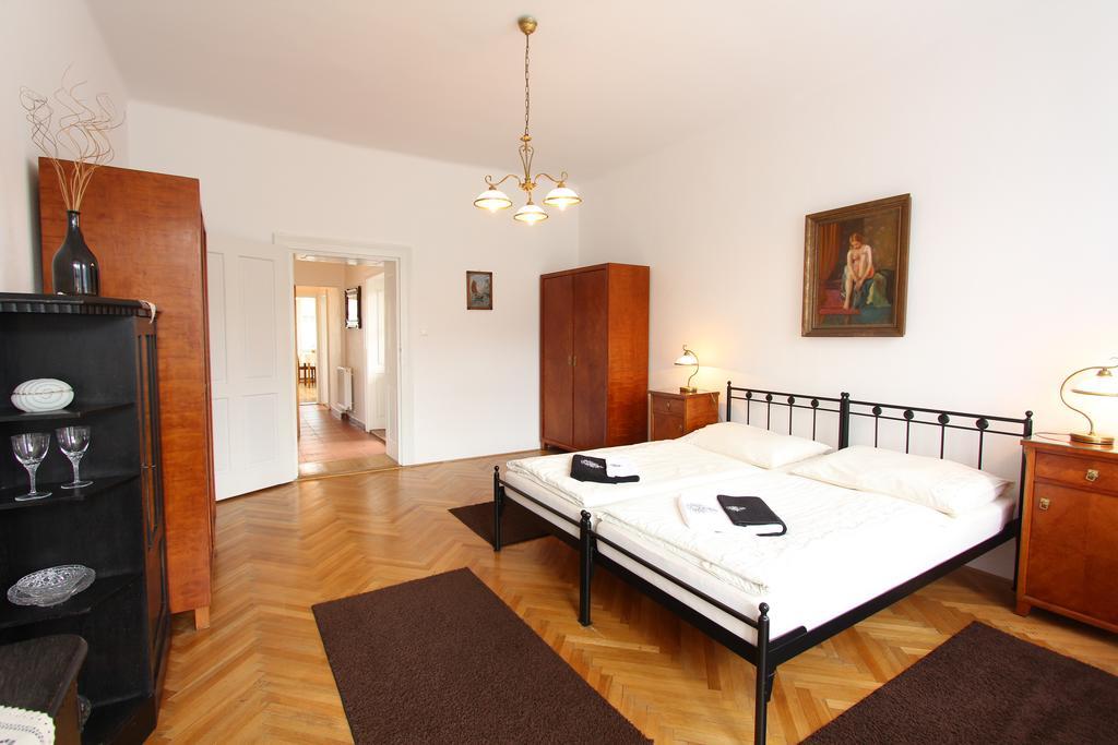 Penzion Jelen Vranov nad Dyjí Kamer foto