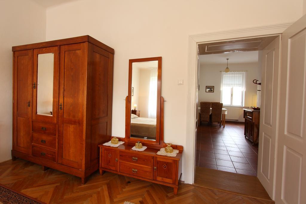 Penzion Jelen Vranov nad Dyjí Kamer foto