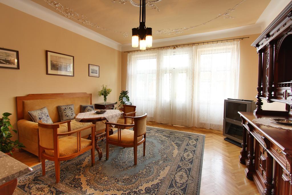 Penzion Jelen Vranov nad Dyjí Kamer foto
