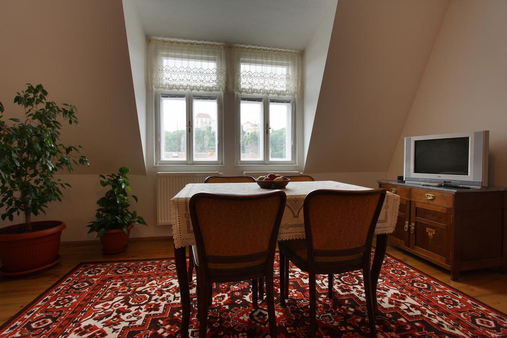 Penzion Jelen Vranov nad Dyjí Kamer foto